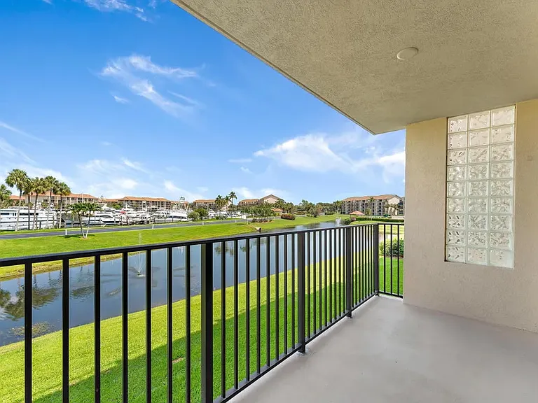 801 Seafarer Cir #302 — Photo 1