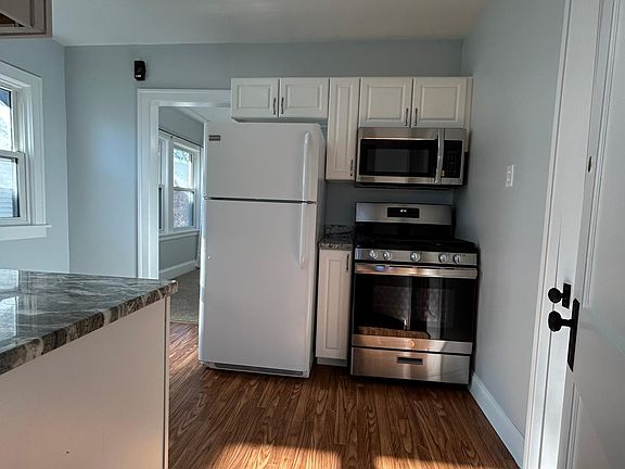 4th image of 1333 Gladys Ave