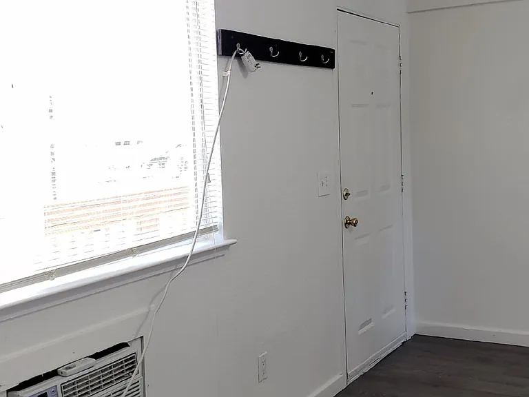 415 Reno Ave #C — Photo 6