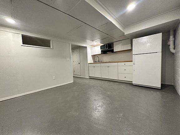 3rd image of 528 Revilo Blvd #B