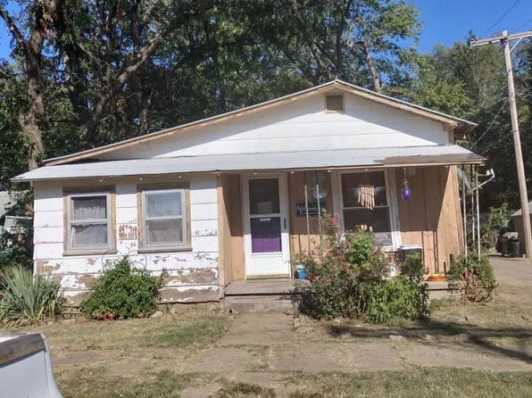 512 Harter St, Winfield, KS 67156