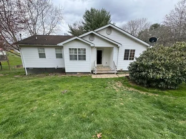 122 Biggs St, Mount Hope, WV 25880