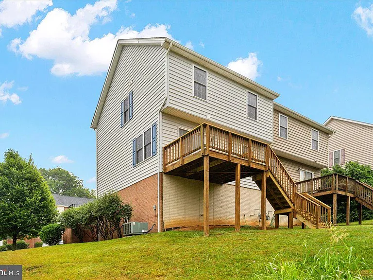 1957 Cidermill Ln — Photo 2