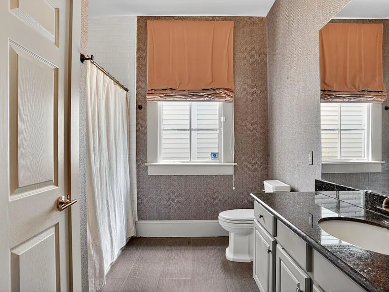 300 Lowerline St — Photo 12