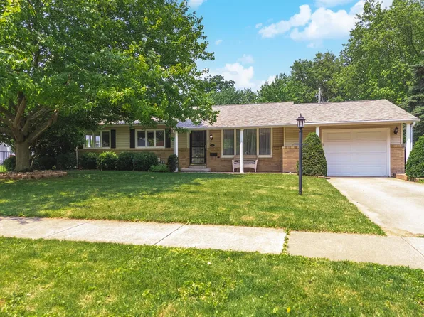 504 Delmar Ln, Bloomington, IL 61701