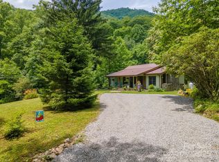 3093 Dicks Creek Rd, Whittier, NC 28789