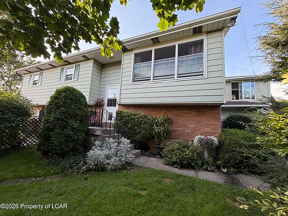 3rd image of 853 Hanover Ct