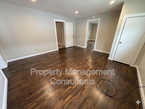 4th image of 1034 N Royal Ave #2