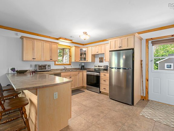 4th image of 359 Summit Ridge Rd