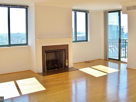 5th image of 414 Water St Unit 2413