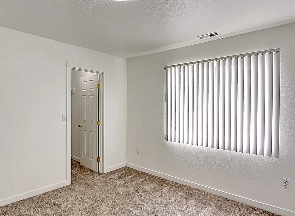 Aspen Apartments — Photo 1