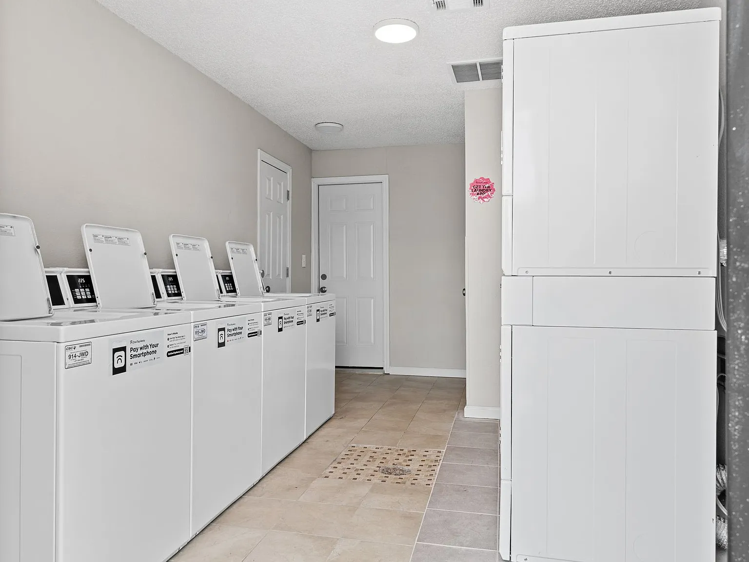 Avia Apartments — Photo 4