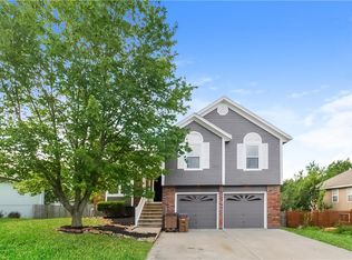 1711 Red Barn Rd, Raymore, MO 64083