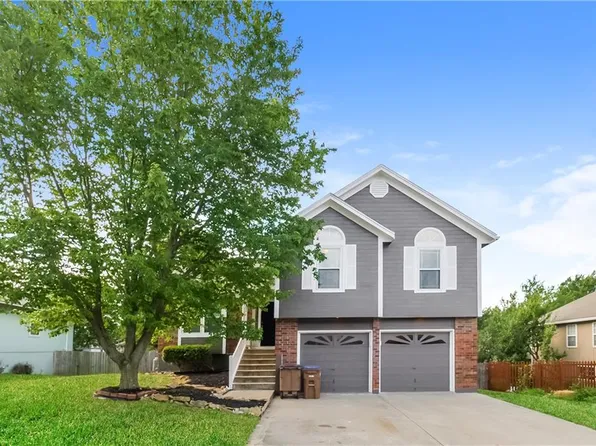 1711 Red Barn Rd, Raymore, MO 64083