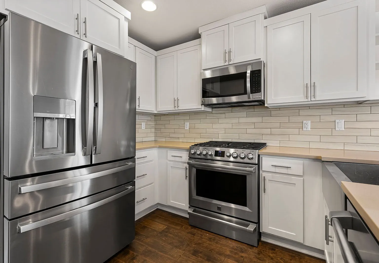 4 bed, 2.5 bath, 1802 sqft, $3,450 — Photo 2
