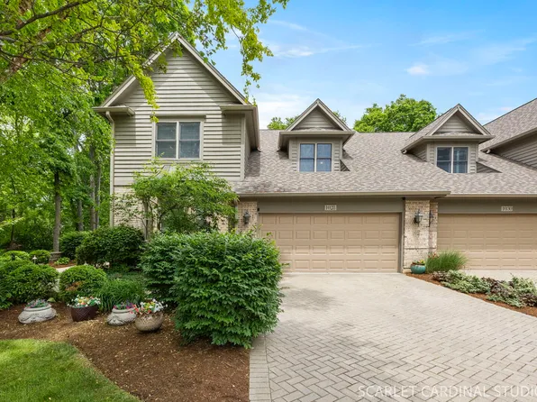 1028 Crestwood Cir, Saint Charles, IL 60175