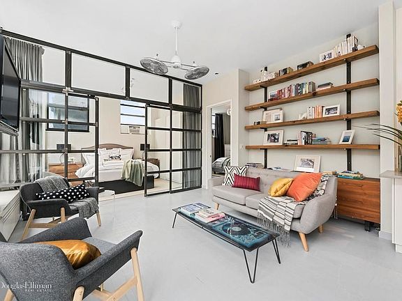 5th image of 133 2nd Ave APT 6