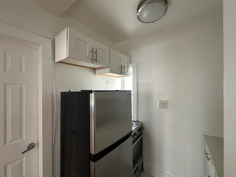 33-35 Storms Ave #3A — Photo 3