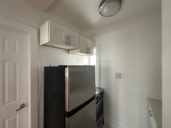 33-35 Storms Avenue image 3 of 8