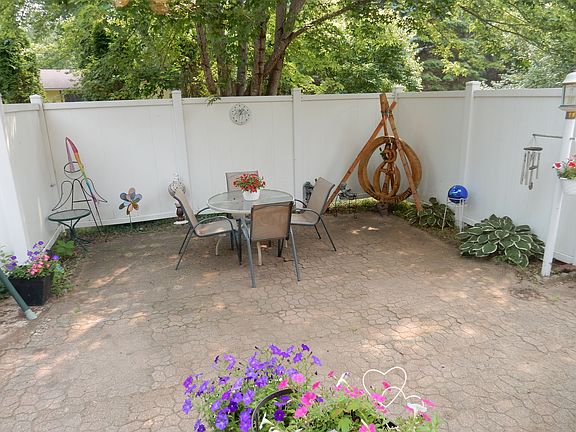 patio/with privacy fence