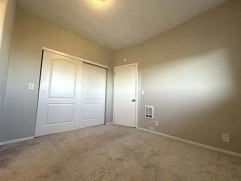 3202 Grand- 5 Unit — Photo 10