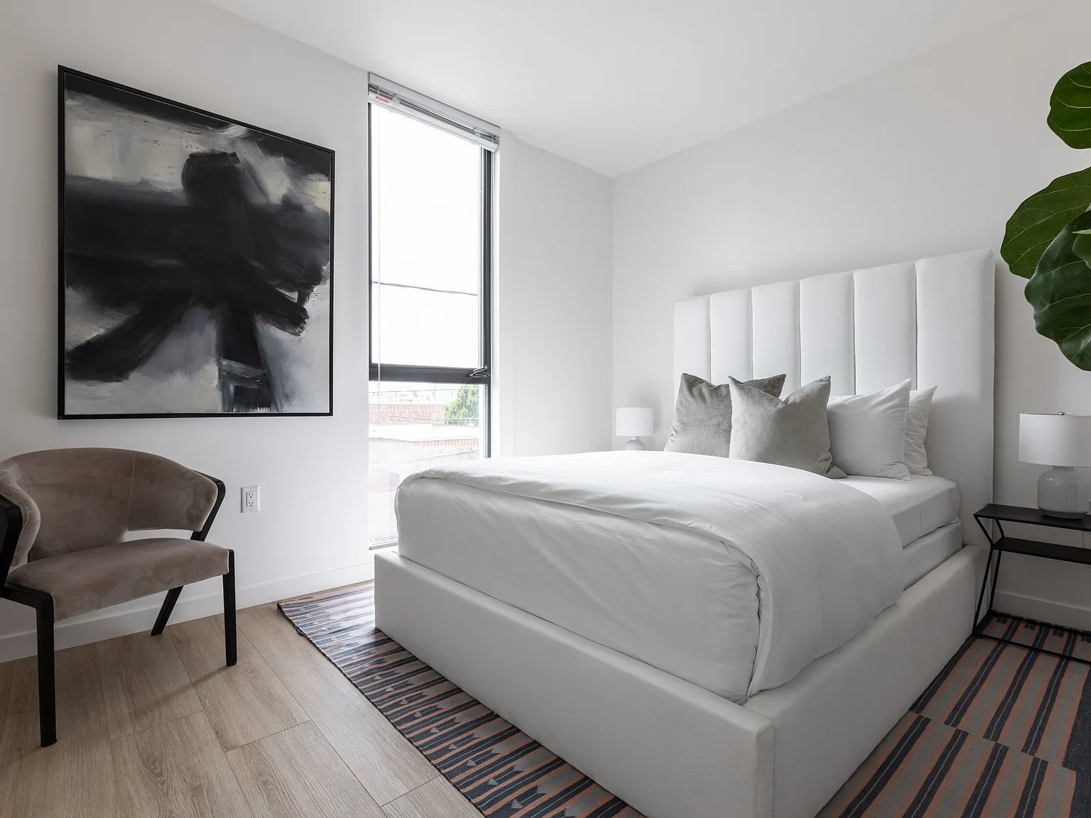 2 bed, 900 sqft, $3,400 — Photo 3