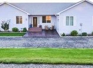 213 Lakeview Dr, Burbank, WA 99323