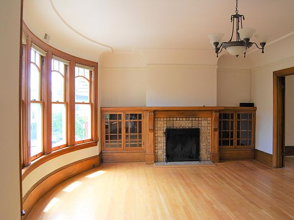 5th image of 1638 Waller St