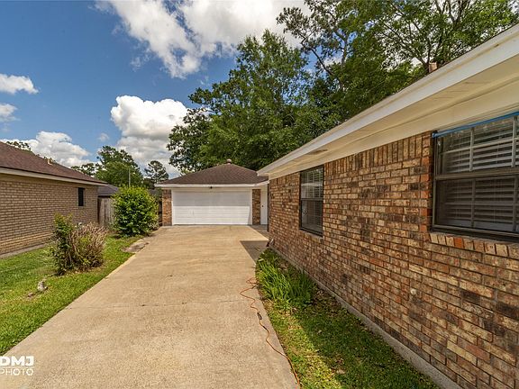 4th image of 1070 Chatwood Dr