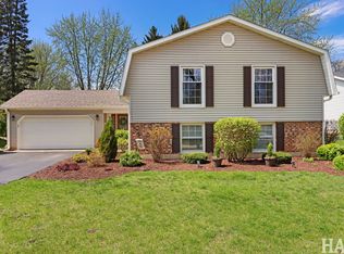 38 Chelsea Ln, Cary, IL 60013