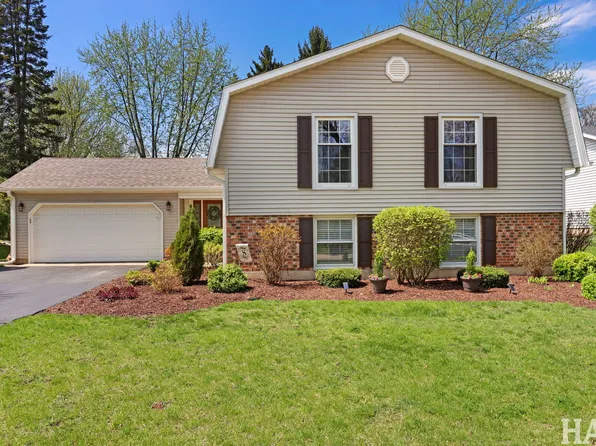 38 Chelsea Ln, Cary, IL 60013