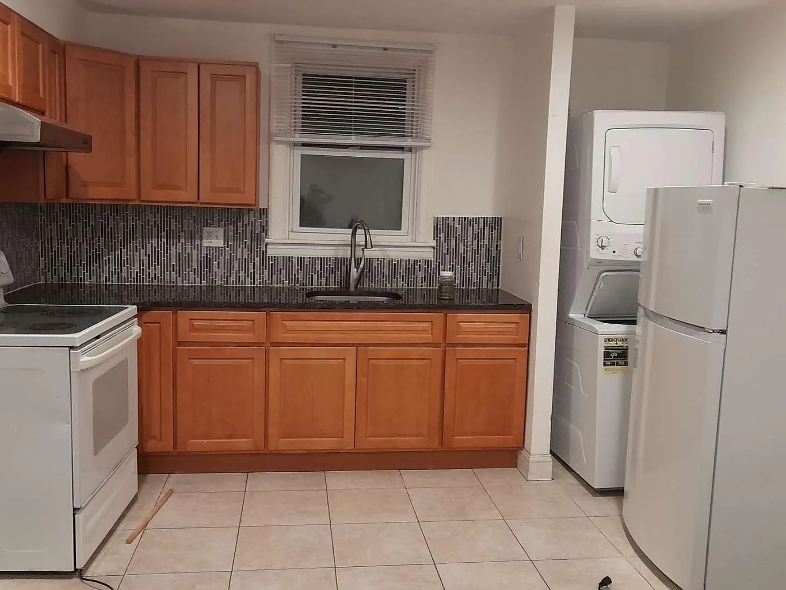 3 bed, 1100 sqft, $1,400 — Photo 1