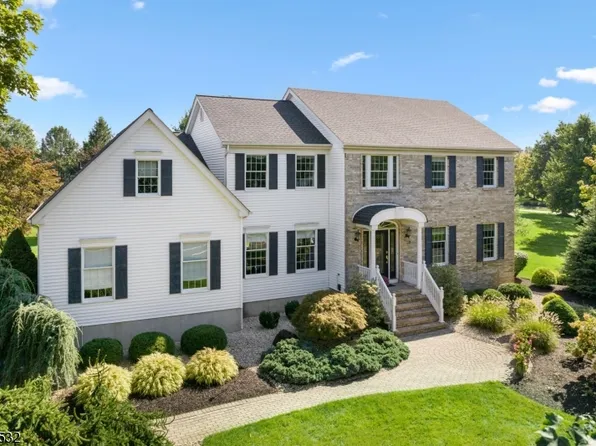 28 Milburn Dr, Hillsborough Twp., NJ 08844