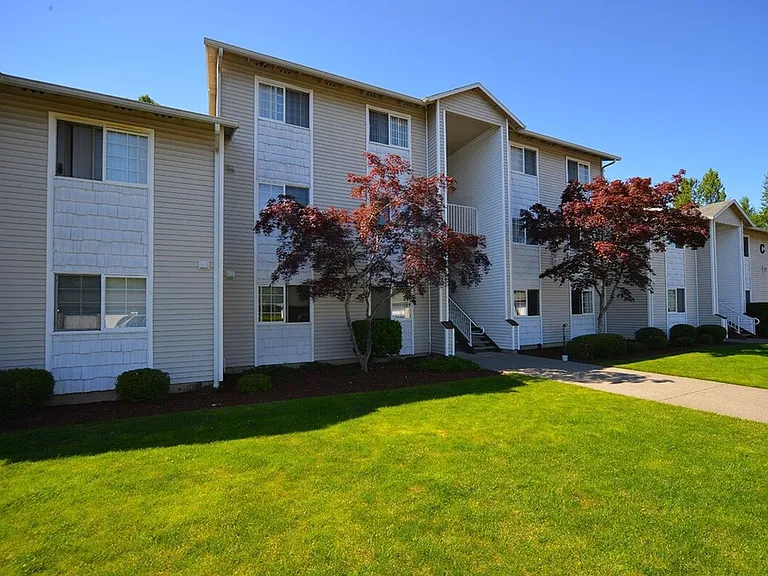Woodfield Apartments — Photo 11