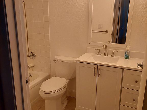 4th image of 1544 Bailey Rd APT 3