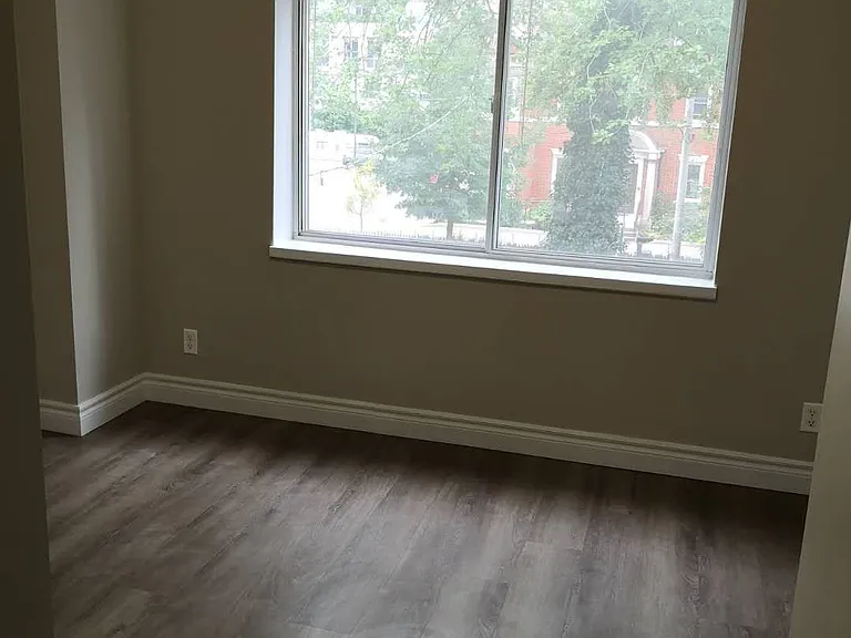 28 Earl St #B — Photo 8
