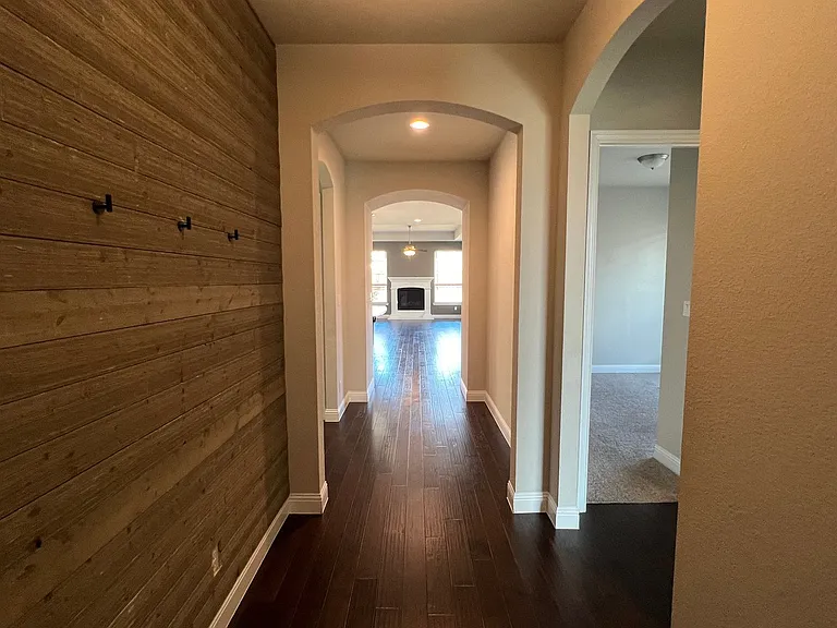 616 Ardath Rd — Photo 2