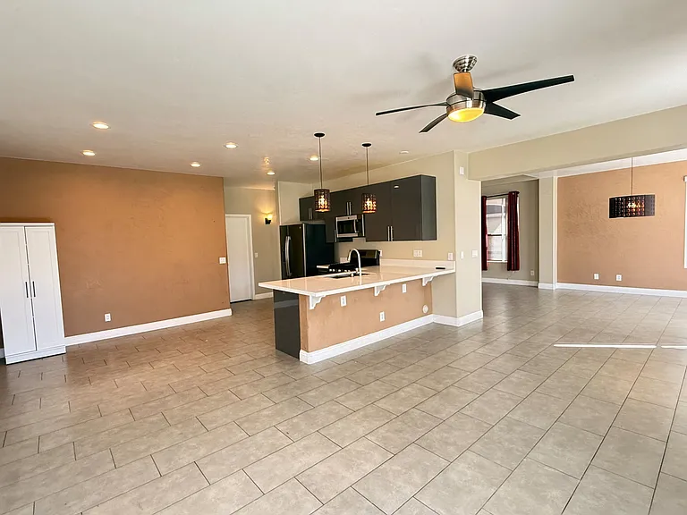 6425 W Desert Hollow Dr — Photo 12