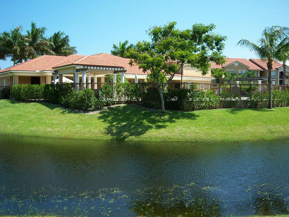 1st image of 716 Villa Cir