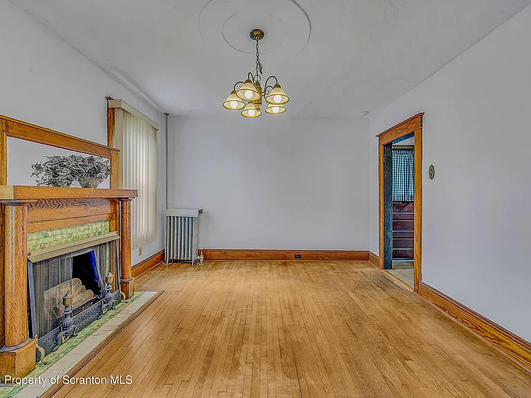 1425 Church Ave — Photo 9