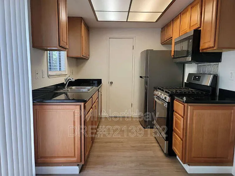 2140 Woolner Ave #D — Photo 5