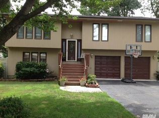 2 Dawnon Ct, Commack, NY 11725