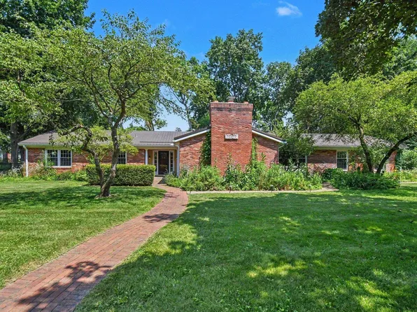 52770 Brooktrails Dr, South Bend, IN 46637