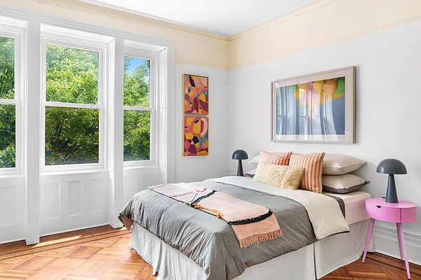 Sold by Compass | media 22