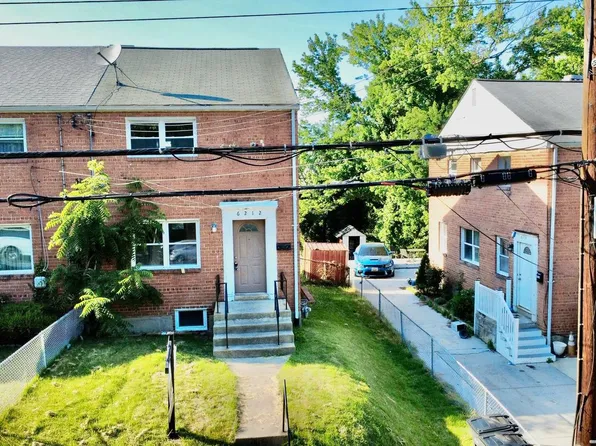6212 Carters Ln, Riverdale, MD 20737
