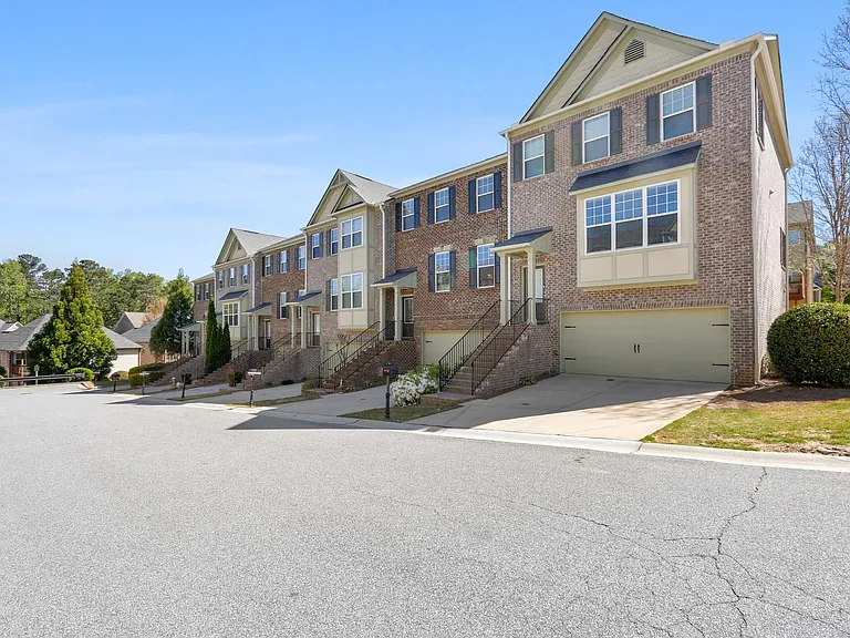 3705 Lambert Ln NE — Photo 4