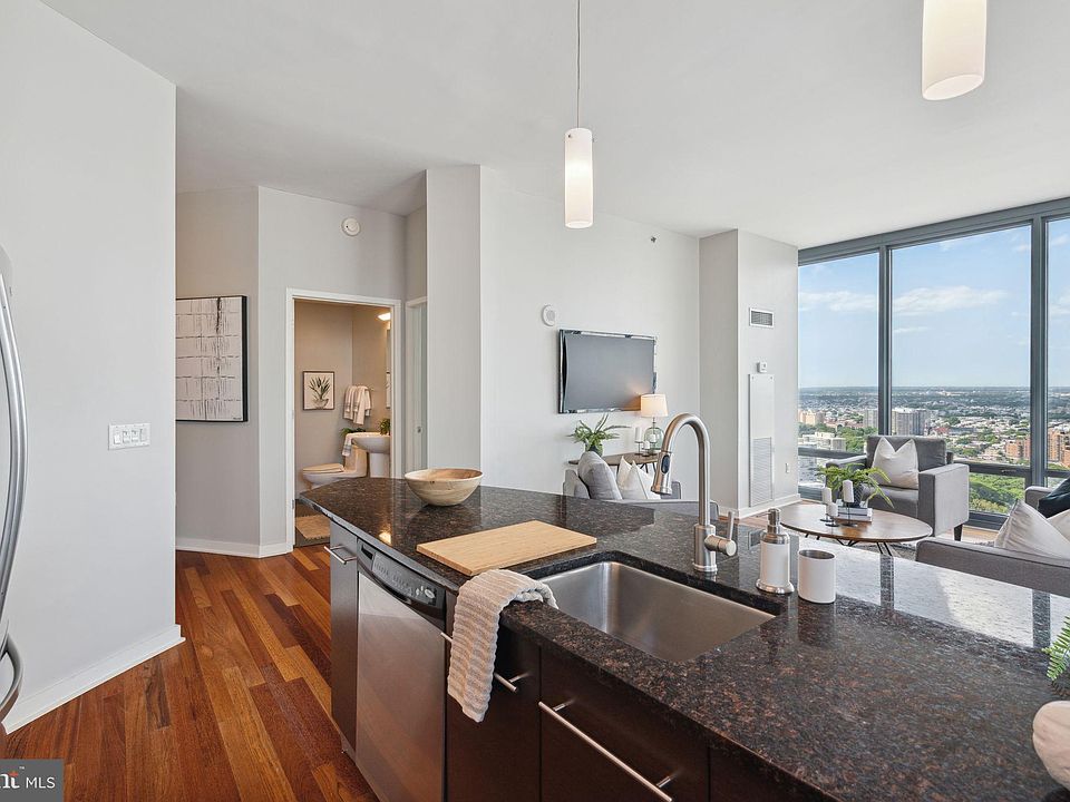 2nd image of 2101 Market St Unit 3907