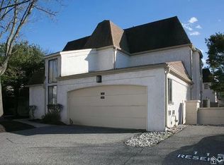 115 Park Gate Dr, Edison, NJ 08820