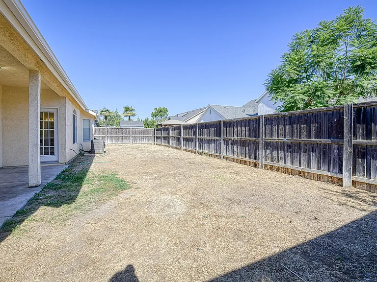 W Celeste Ave — Photo 33