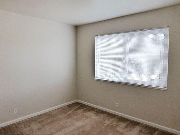 4th image of 1642 Queen Charlotte Dr APT 4